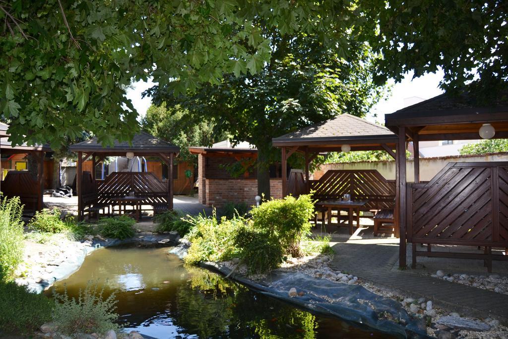 Hotel U Racka Ostrožská Nová Ves Eksteriør bilde