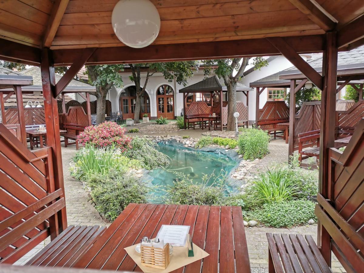 Hotel U Racka Ostrožská Nová Ves Eksteriør bilde